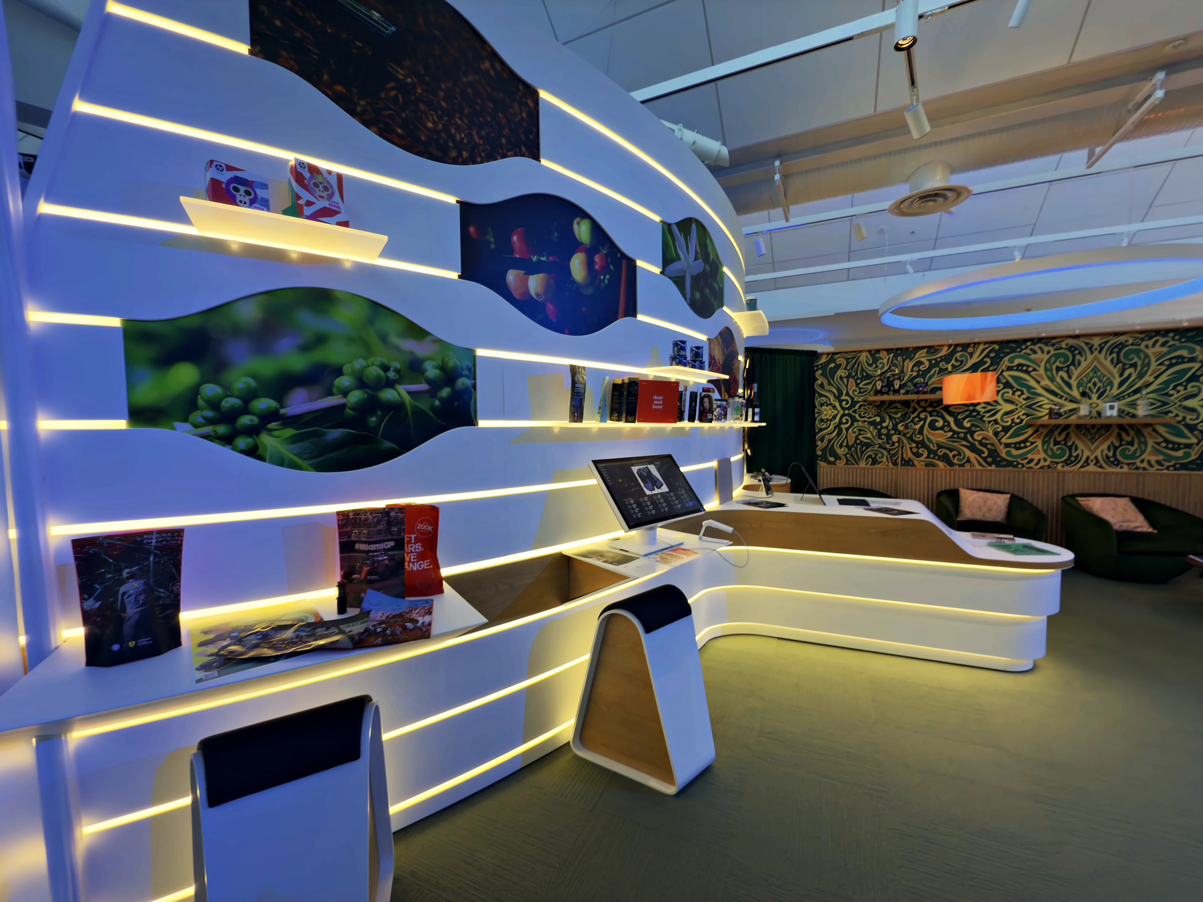 White curved demo bays built for a hands-on product experience